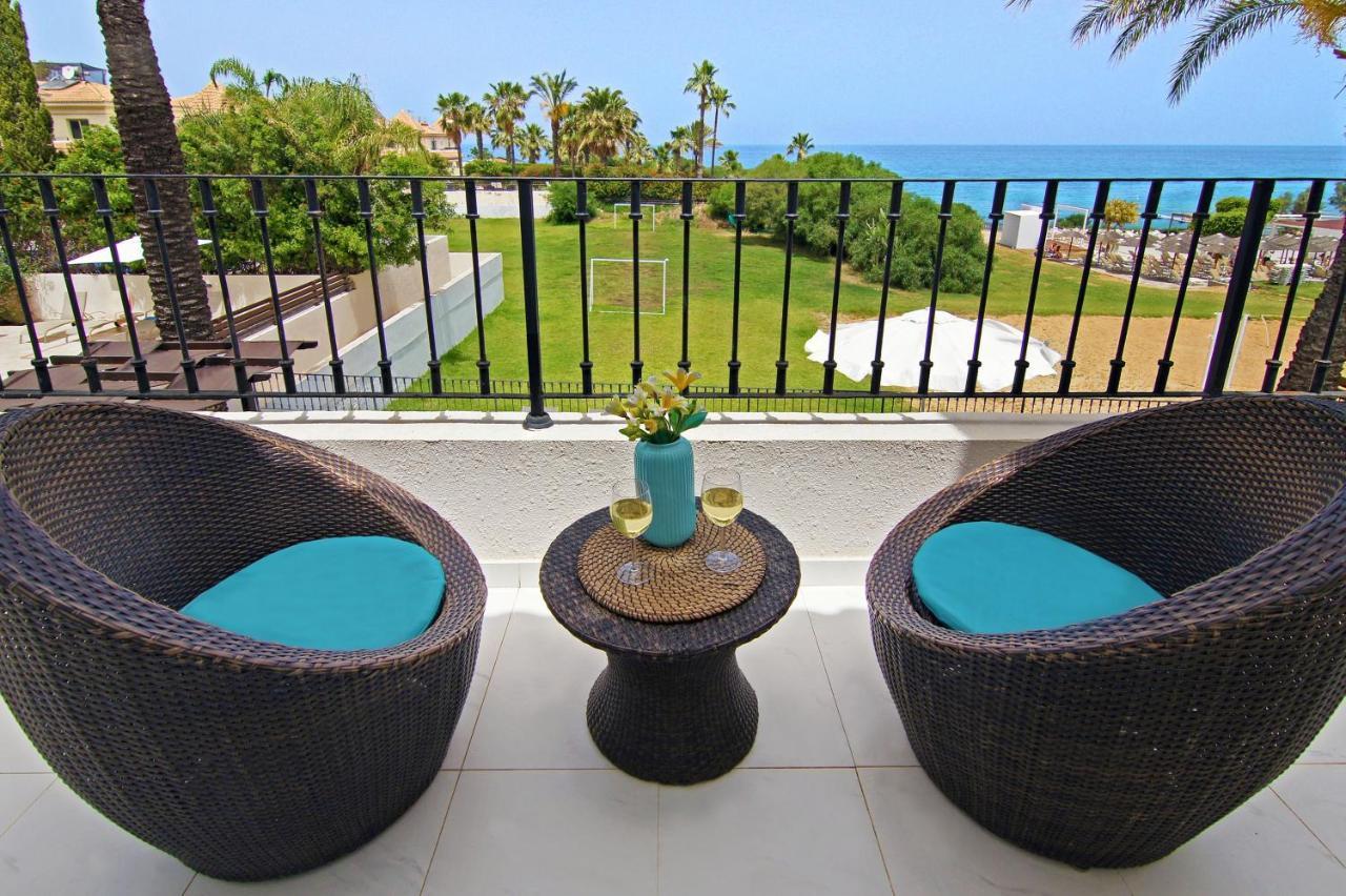 Villa Oceania - Beachfront Paralimni Exterior foto